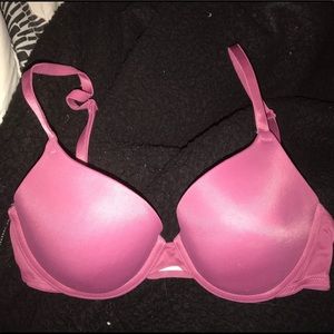 VS PINK T-Shirt Underwire Bra (32–C)